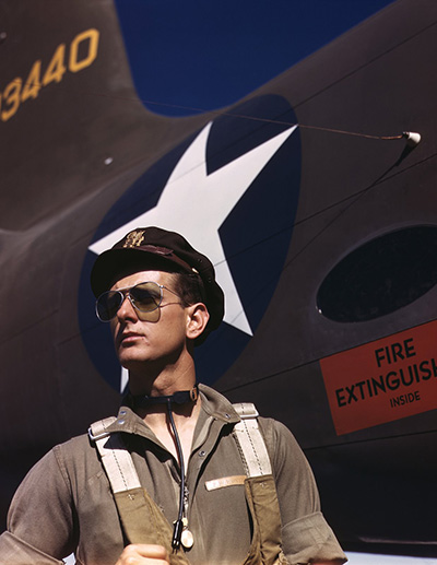 Kính aviator dùng cho phi công thuở trước.